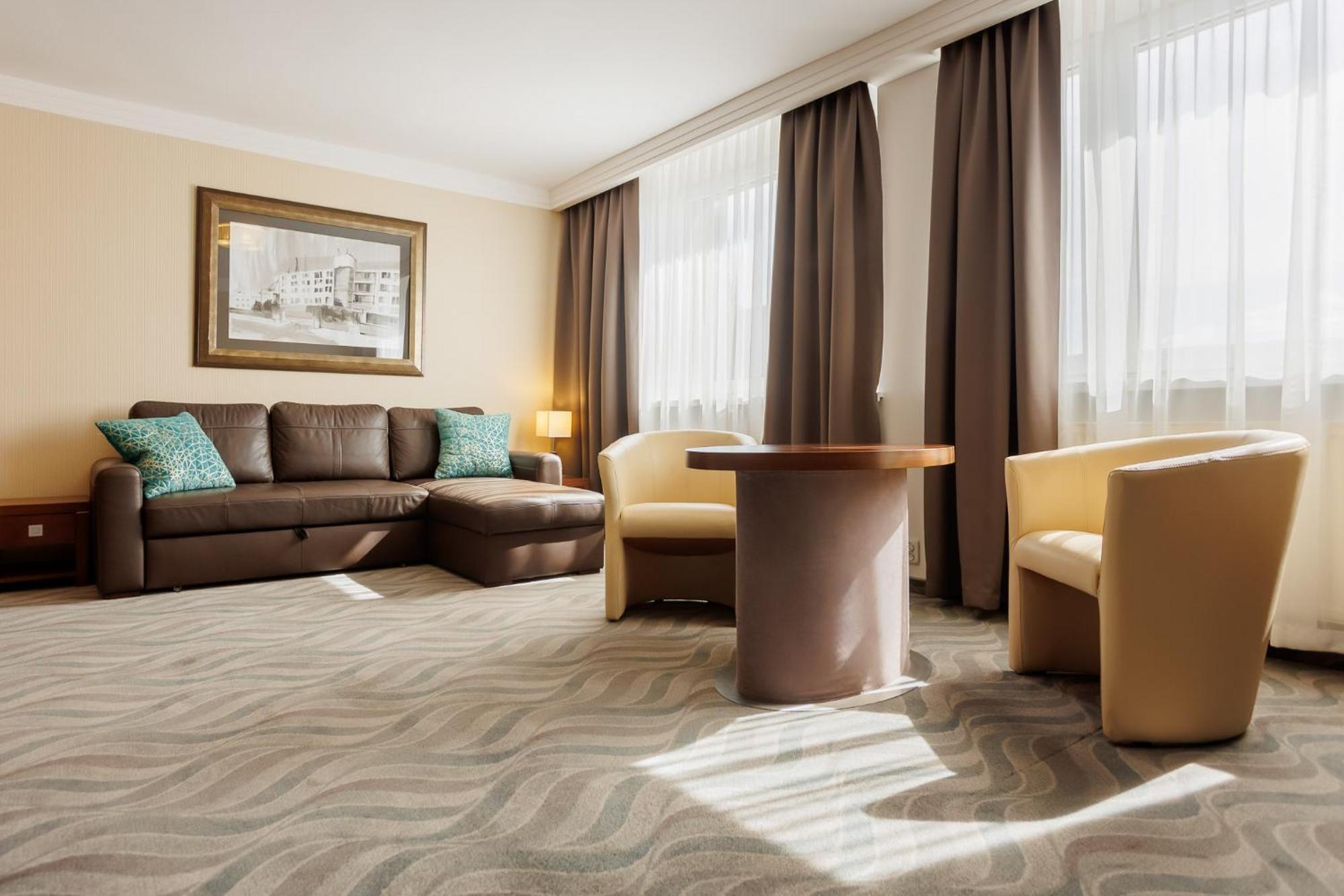 Hotel Tarnovia Tarnów Esterno foto