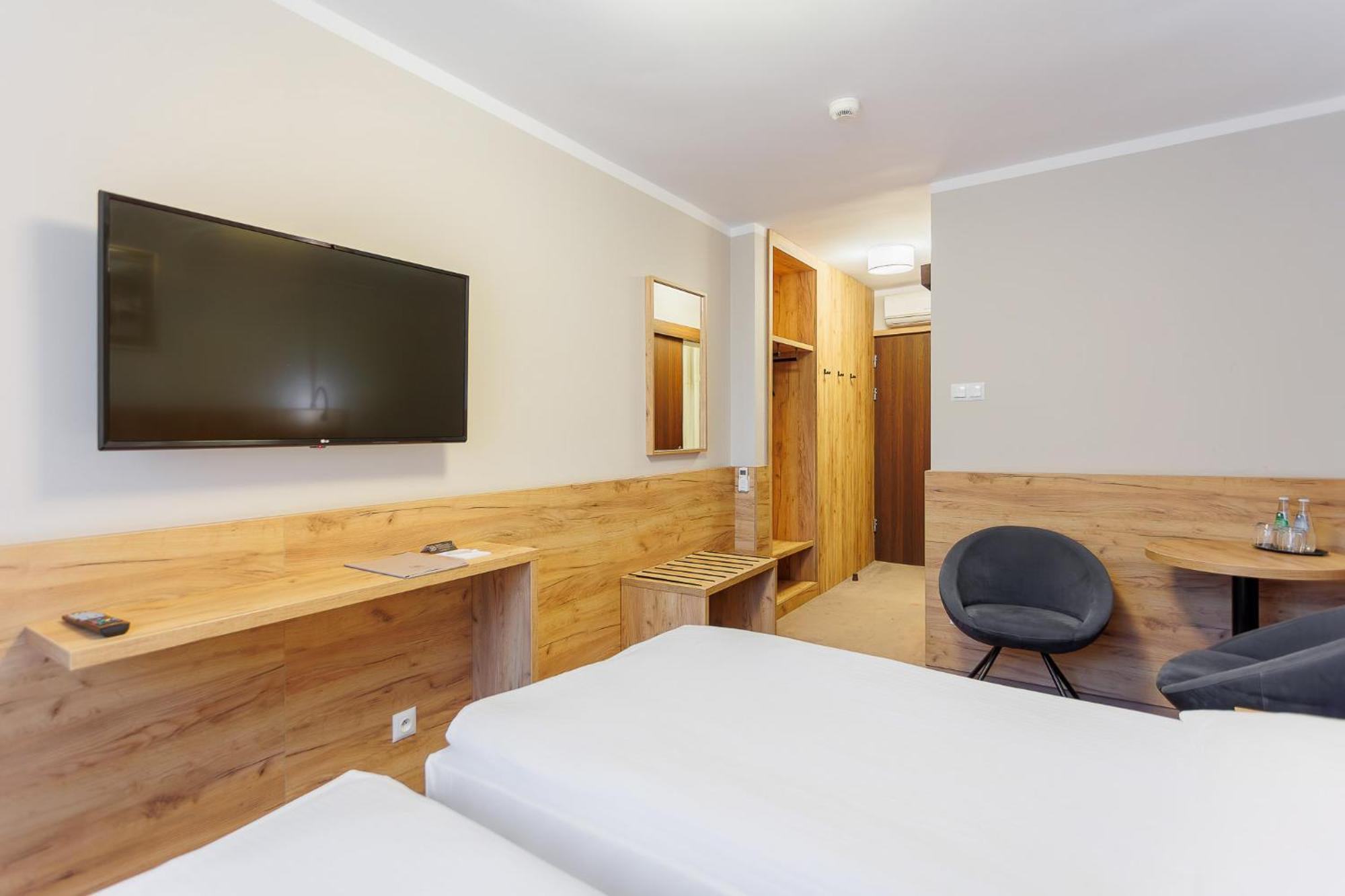 Hotel Tarnovia Tarnów Esterno foto