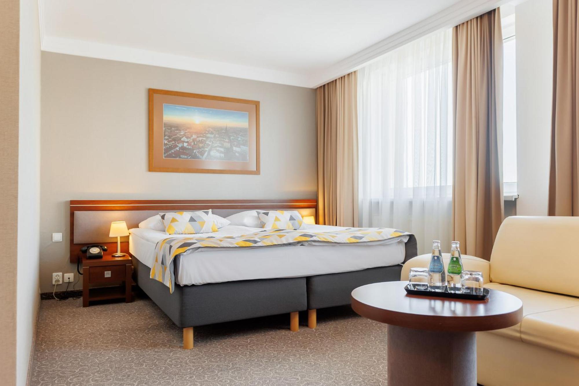 Hotel Tarnovia Tarnów Esterno foto