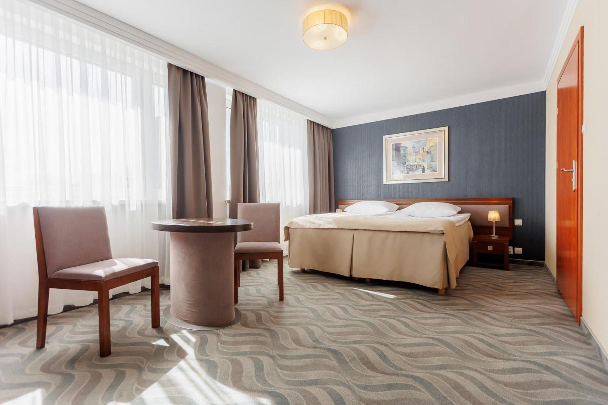Hotel Tarnovia Tarnów Esterno foto