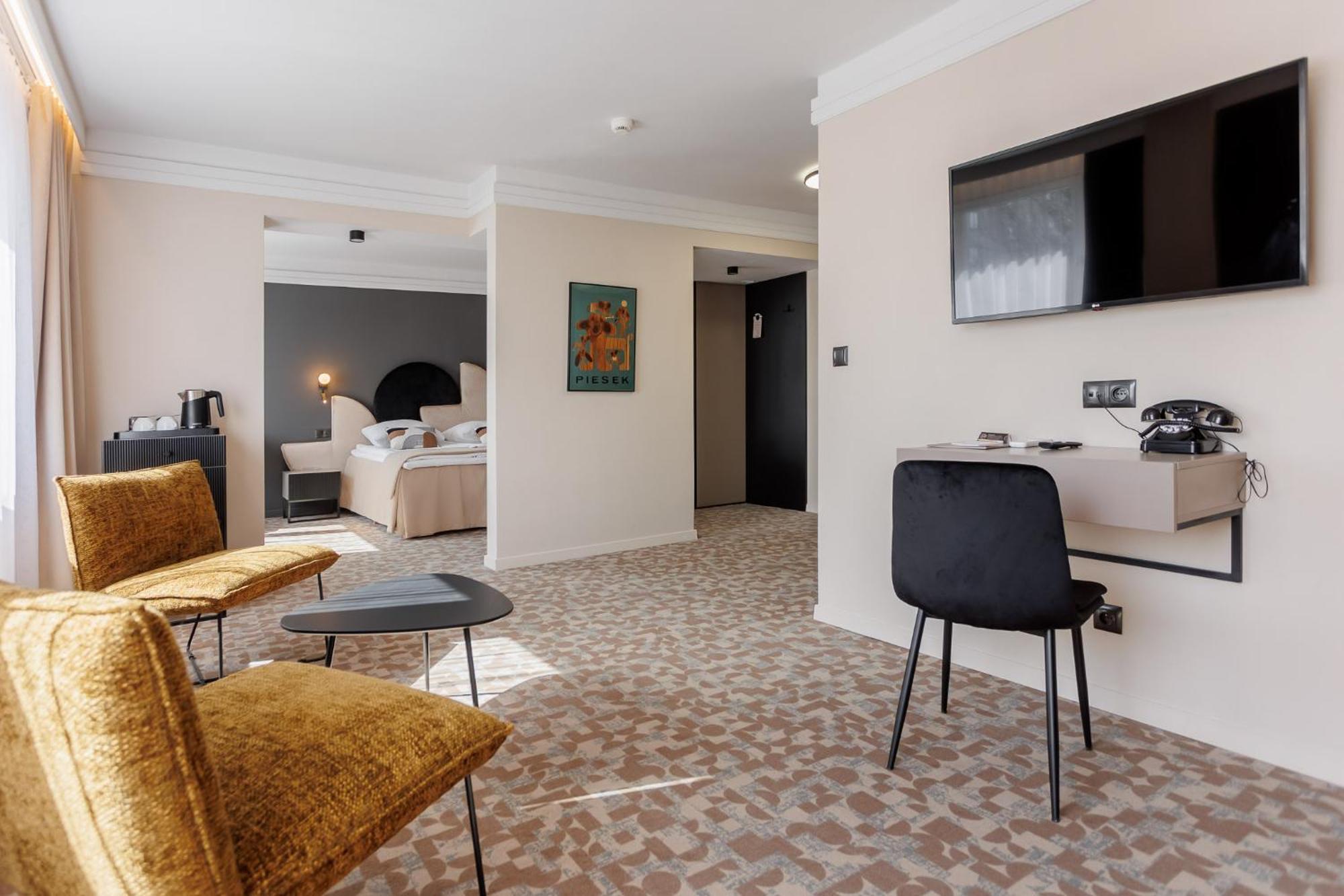 Hotel Tarnovia Tarnów Esterno foto